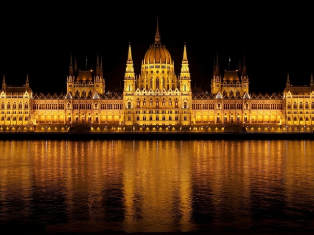 Parlament in Budapest bei Nacht