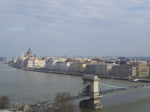 Donau und Parlament Budapest